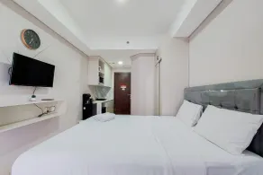Nice and Elegant Studio near Campus at Pacific Garden Alam Sutera Apartment By Travelio - Habitación