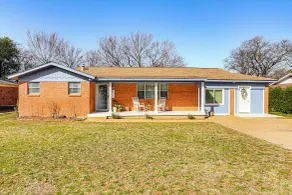 Patio & Fenced Yard: Newly Renovated Hurst Home! - Intérieur