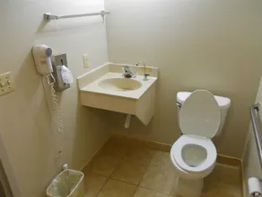 AMERICA'S BEST INN BEAUFORT - Bathroom