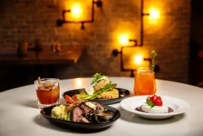 Delta Hotels by Marriott Edmonton Centre Suites - Restaurant