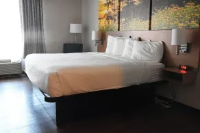 Days Inn by Wyndham Madisonville - Rum