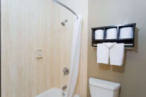 Howard Johnson by Wyndham National City/San Diego South - Salle de bain