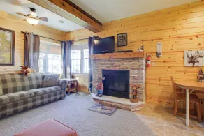 Rustic Wisconsin Cabin on Shawano Lake! - Interiör