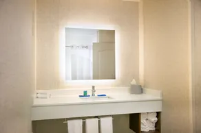 Holiday Inn Express & Suites Wausau by IHG - Badezimmer