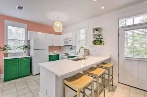 Easy Walk to Seagrove Beach: 'Beverly Bungalow' - Innvendig