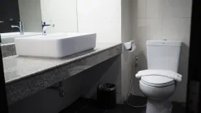 La Mai Hotel - Bathroom