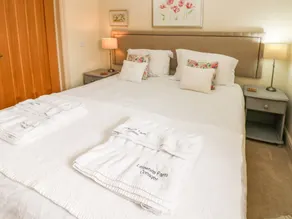 Cross Cottage - Room