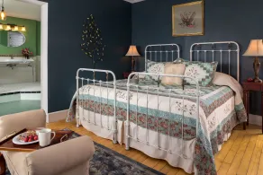 Yale Manor B&B & Yurt Glamping - Rum