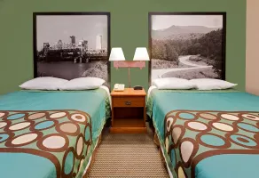 Super 8 by Wyndham Hazen - Zimmer