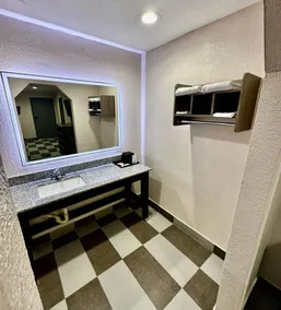 Hollywood INN - Downtown Houston - Bathroom