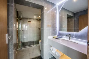 ZMAX HOTELS Fenghuang Ancient Town - Baño