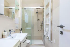 Modern 2bdr Apartment in Old Town- Best Location - Bad