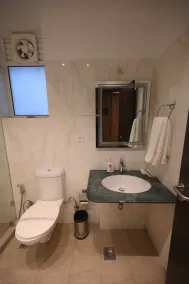 Fairvacanze Inns & Suites Lucknow - Badrum