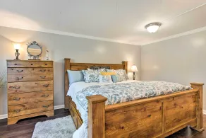 11 Mi to Denver Zoo: Lakewood Studio w/ Fire Pit! - Interior