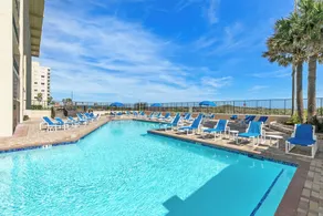 10th-floor 3BR Beachfront Condo w/ Views & Pool - Intérieur