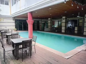 Townhouse Oak Vera Hotel Near Clark International Airport - Pool