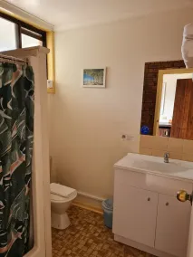 Toora Lodge Motel - Bathroom