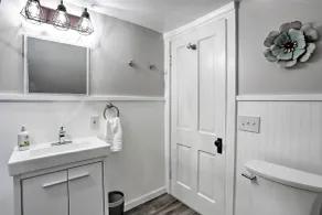 Pet-friendly Home - 1/2 Mi to Downtown Willoughby! - Intérieur