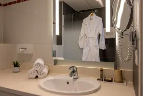 Hôtel Val-Vignes Colmar Haut-Koenigsbourg, The Originals Relais - Badezimmer