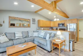 Lakefront Retreat w/ Private Dock! - Innvendig