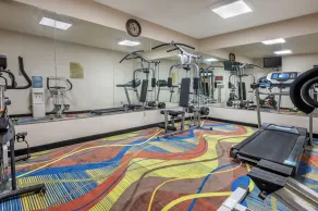Quality Inn & Suites Near Amish Country - Sala de fitness