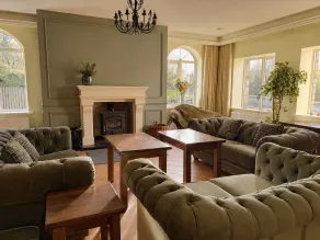 Donegal Manor - Sittområde i lobbyn
