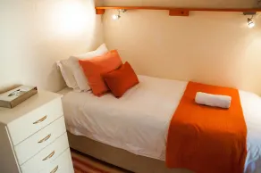 A Sunflower Stop Backpackers - Room