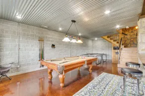 210-acre Cabin w/ Trails & Hot Tub in Tuscumbia! - Interiör