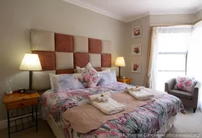 Fly Me To The Moon Guesthouse - Room