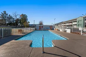 Econo Lodge - Pool
