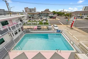 Pink Champagne Boutique Motel - Pool