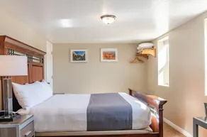 Mountain Ridge Cabins & Lodging Between Bryce and Zion National Park - Camera