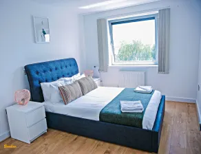 Riverside 2 Bed Apartment - Chambre