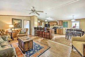300-Acre Ozark Ranch w/ 2 Cabins & Trails - Interiør