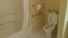 Quality Inn & Suites Covington - Bad