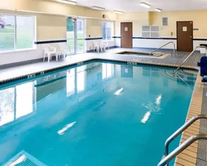 Quality Inn Lakeville North - Pool