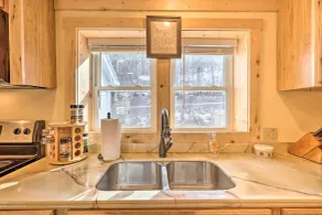 Quaint Appalachian Getaway ~ 2 Mi to Boone! - Interiör