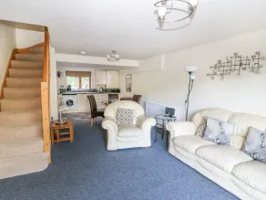 Hove Wood View - Living area