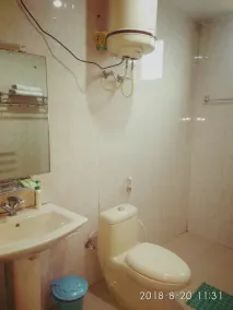 Treebo Holiday Hill - Bathroom