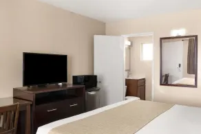 Travelodge by Wyndham Everett City Center - Rum