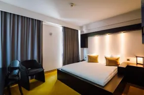 Plaza V Executive Hotel - Room