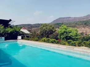 THE HEART OF HEAVEN - Pool