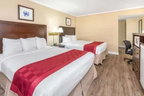 Ramada by Wyndham Coquitlam - Chambre