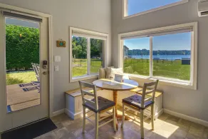 Waterfront Hood Canal Cottage: Steps to the Beach! - Innvendig