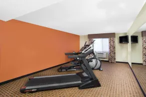Super 8 by Wyndham Clive IA - Salle de remise en forme