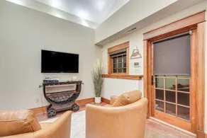 Scenic Getaway w/ Fire Pit & Grill in Columbia! - Interiör