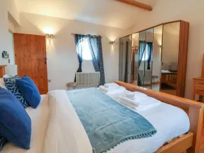 The Wing - Room