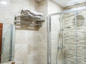 Meridian Serviced Apartments - Baño