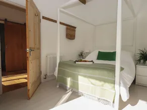 The Apple Shed - Room