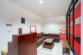 RedDoorz near Eka Hospital BSD City - Reception
